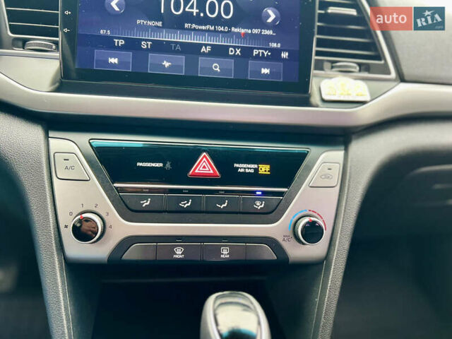 Синій Хендай Аванте, об'ємом двигуна 1.6 л та пробігом 231 тис. км за 12300 $, фото 20 на Automoto.ua