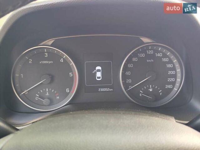 Синий Хендай Аванте, объемом двигателя 1.58 л и пробегом 230 тыс. км за 12000 $, фото 21 на Automoto.ua