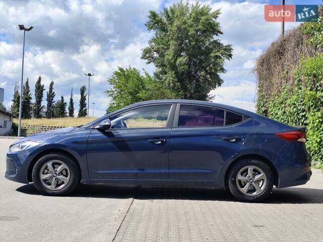 Синий Хендай Аванте, объемом двигателя 1.58 л и пробегом 230 тыс. км за 12000 $, фото 6 на Automoto.ua