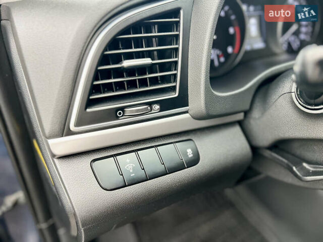 Синій Хендай Аванте, об'ємом двигуна 1.6 л та пробігом 231 тис. км за 12300 $, фото 28 на Automoto.ua