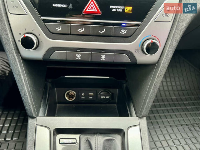 Синій Хендай Аванте, об'ємом двигуна 1.6 л та пробігом 231 тис. км за 12300 $, фото 25 на Automoto.ua