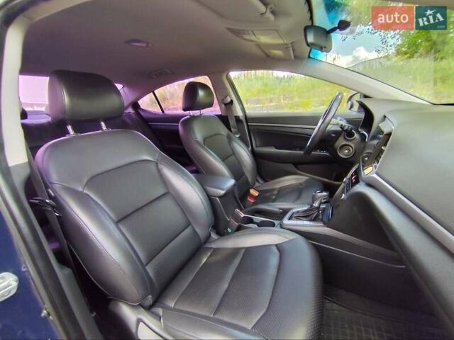 Синий Хендай Аванте, объемом двигателя 1.58 л и пробегом 230 тыс. км за 12000 $, фото 11 на Automoto.ua