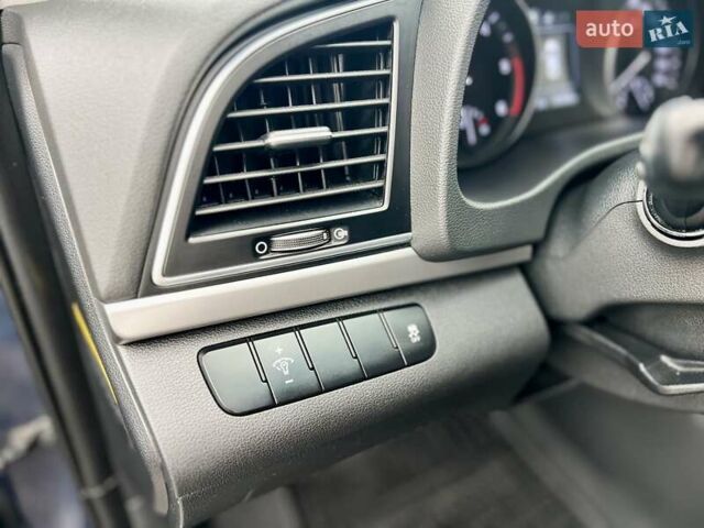 Синий Хендай Аванте, объемом двигателя 1.6 л и пробегом 231 тыс. км за 11900 $, фото 27 на Automoto.ua