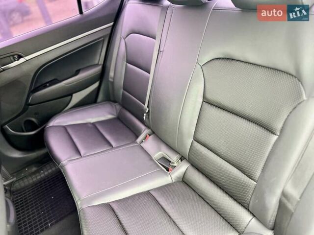 Синий Хендай Аванте, объемом двигателя 1.6 л и пробегом 231 тыс. км за 11900 $, фото 31 на Automoto.ua