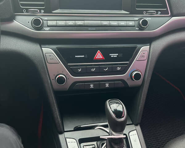 Синий Хендай Аванте, объемом двигателя 1.6 л и пробегом 130 тыс. км за 11500 $, фото 7 на Automoto.ua