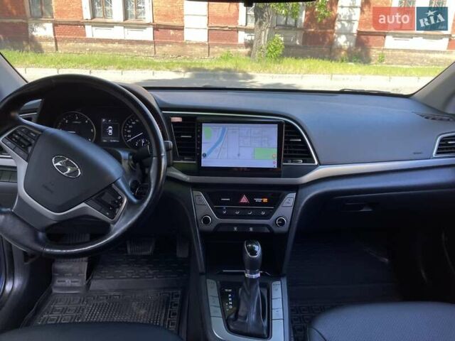 Синий Хендай Аванте, объемом двигателя 1.6 л и пробегом 160 тыс. км за 11999 $, фото 14 на Automoto.ua