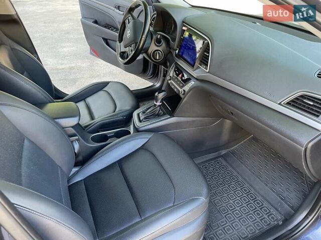 Синий Хендай Аванте, объемом двигателя 1.6 л и пробегом 160 тыс. км за 11999 $, фото 13 на Automoto.ua