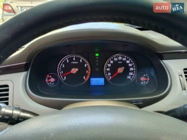 Белый Хендай Азера, объемом двигателя 2.7 л и пробегом 208 тыс. км за 6300 $, фото 7 на Automoto.ua