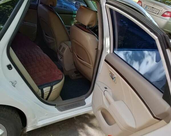 Белый Хендай Азера, объемом двигателя 2.7 л и пробегом 208 тыс. км за 6300 $, фото 5 на Automoto.ua