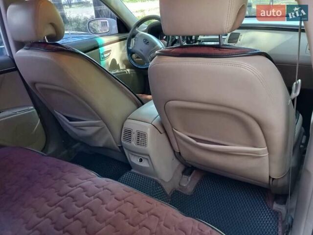 Белый Хендай Азера, объемом двигателя 2.7 л и пробегом 208 тыс. км за 6300 $, фото 6 на Automoto.ua