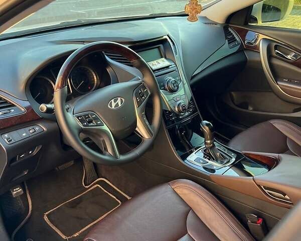 Білий Хендай Азера, об'ємом двигуна 3 л та пробігом 86 тис. км за 12000 $, фото 10 на Automoto.ua