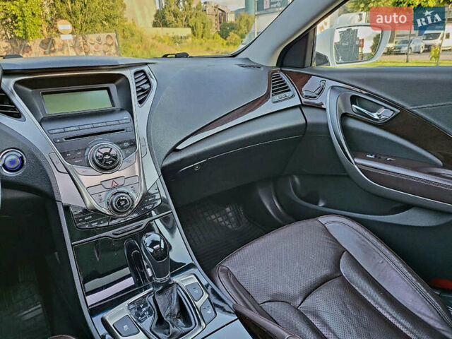 Белый Хендай Азера, объемом двигателя 3 л и пробегом 167 тыс. км за 9900 $, фото 34 на Automoto.ua