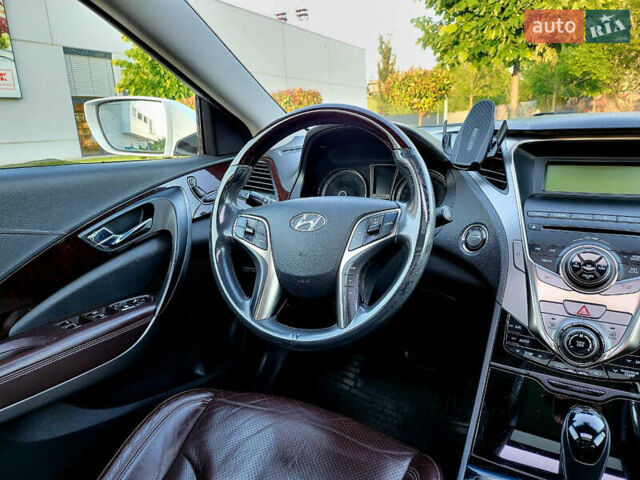 Белый Хендай Азера, объемом двигателя 3 л и пробегом 167 тыс. км за 9900 $, фото 31 на Automoto.ua