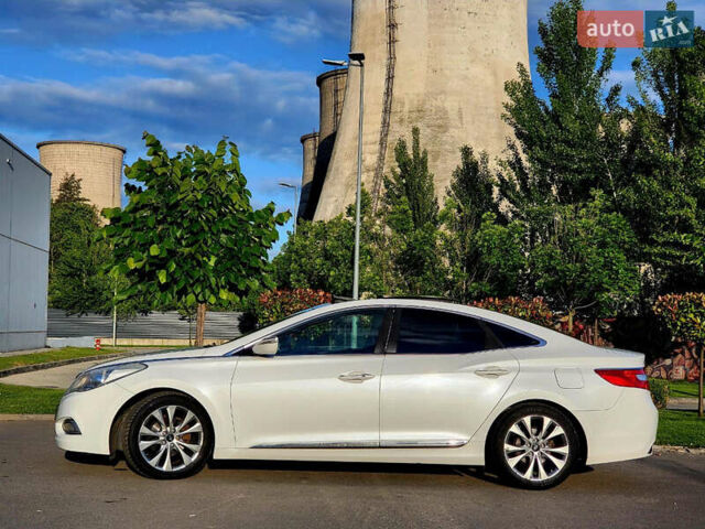 Белый Хендай Азера, объемом двигателя 3 л и пробегом 167 тыс. км за 9900 $, фото 6 на Automoto.ua