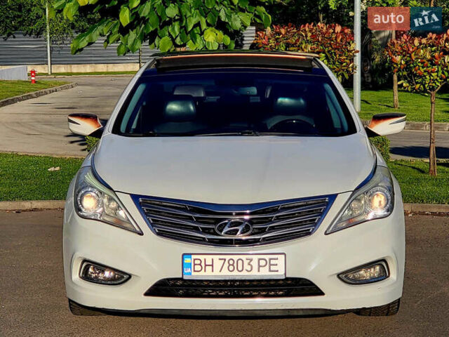 Белый Хендай Азера, объемом двигателя 3 л и пробегом 167 тыс. км за 9900 $, фото 3 на Automoto.ua