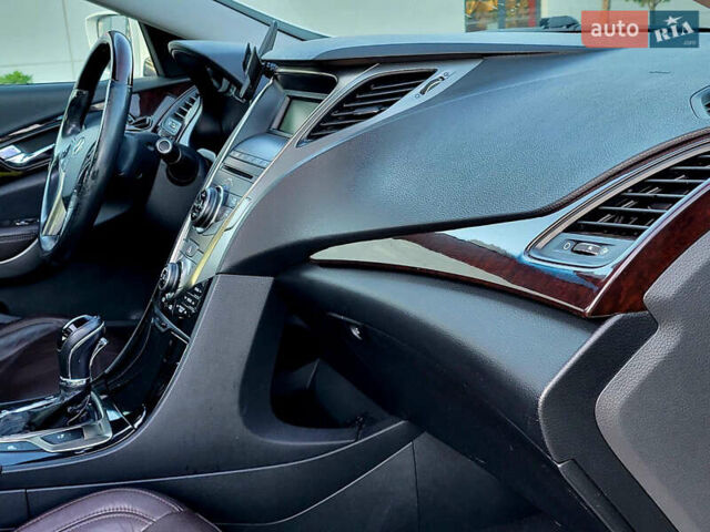 Белый Хендай Азера, объемом двигателя 3 л и пробегом 167 тыс. км за 9900 $, фото 29 на Automoto.ua