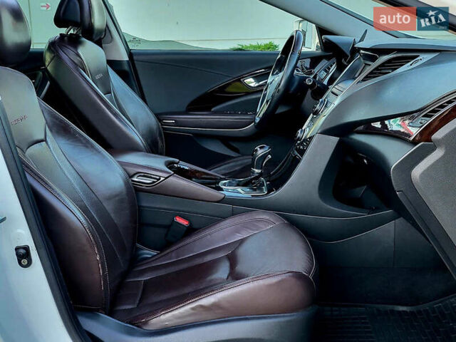 Белый Хендай Азера, объемом двигателя 3 л и пробегом 167 тыс. км за 9900 $, фото 28 на Automoto.ua