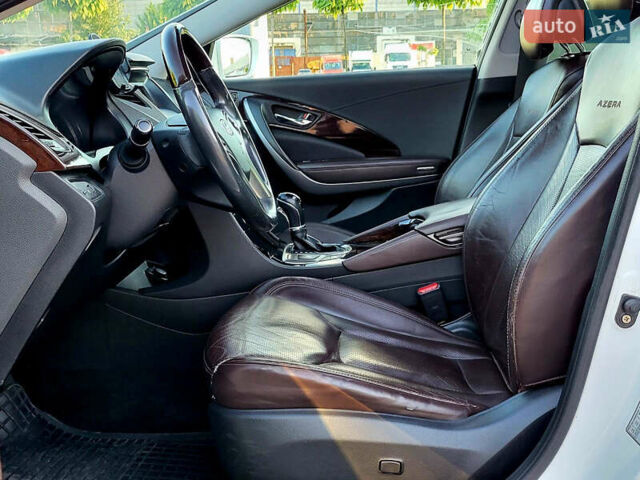 Белый Хендай Азера, объемом двигателя 3 л и пробегом 167 тыс. км за 9900 $, фото 20 на Automoto.ua