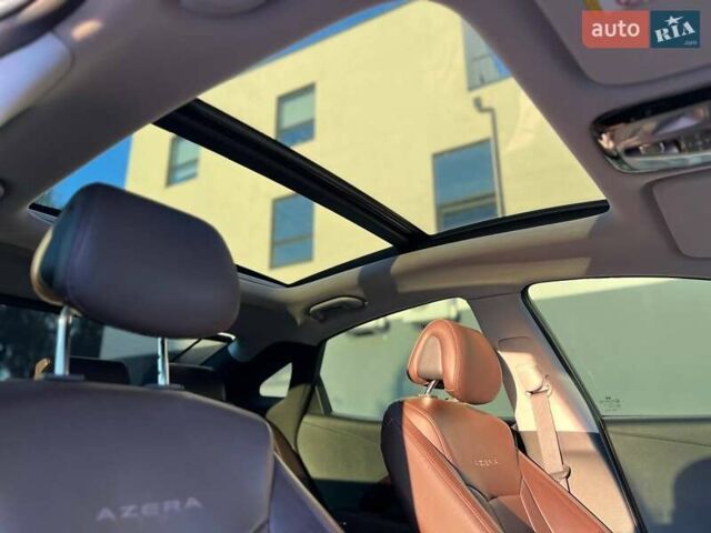 Білий Хендай Азера, об'ємом двигуна 3 л та пробігом 86 тис. км за 12000 $, фото 5 на Automoto.ua