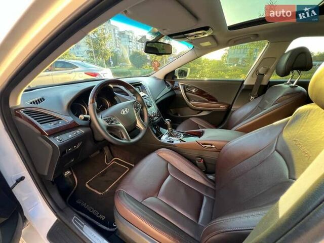 Білий Хендай Азера, об'ємом двигуна 3 л та пробігом 86 тис. км за 12000 $, фото 7 на Automoto.ua