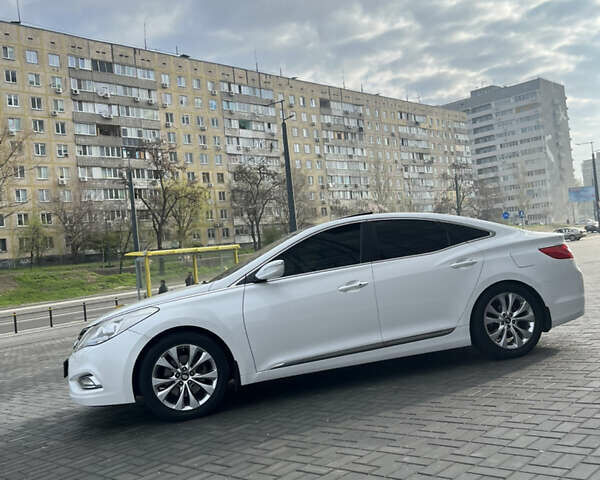 Белый Хендай Азера, объемом двигателя 3 л и пробегом 185 тыс. км за 12500 $, фото 15 на Automoto.ua