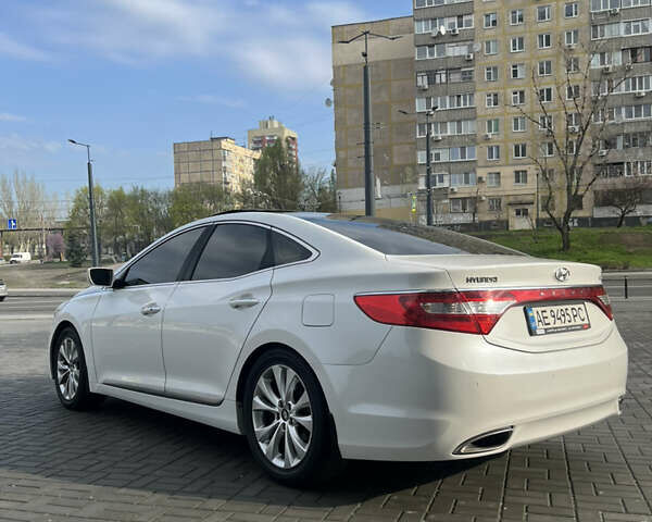 Белый Хендай Азера, объемом двигателя 3 л и пробегом 185 тыс. км за 12500 $, фото 11 на Automoto.ua