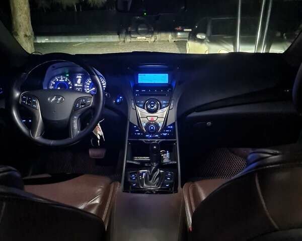 Белый Хендай Азера, объемом двигателя 3 л и пробегом 105 тыс. км за 11000 $, фото 7 на Automoto.ua