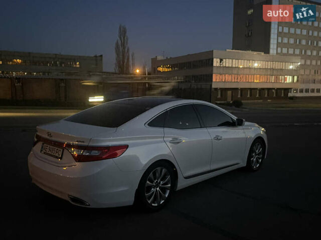 Белый Хендай Азера, объемом двигателя 3 л и пробегом 185 тыс. км за 12500 $, фото 49 на Automoto.ua