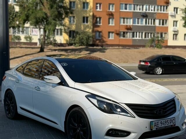 Белый Хендай Азера, объемом двигателя 3 л и пробегом 205 тыс. км за 11000 $, фото 15 на Automoto.ua