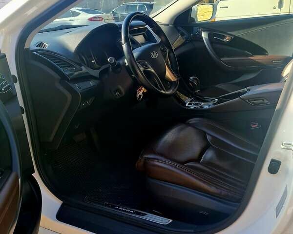 Белый Хендай Азера, объемом двигателя 3 л и пробегом 105 тыс. км за 11000 $, фото 14 на Automoto.ua