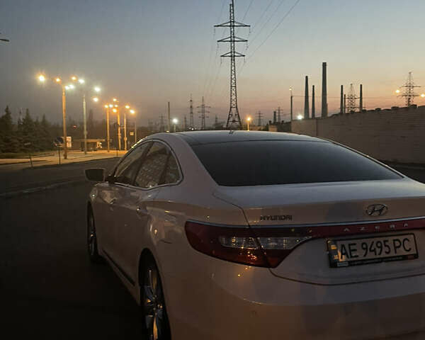 Белый Хендай Азера, объемом двигателя 3 л и пробегом 185 тыс. км за 12500 $, фото 46 на Automoto.ua