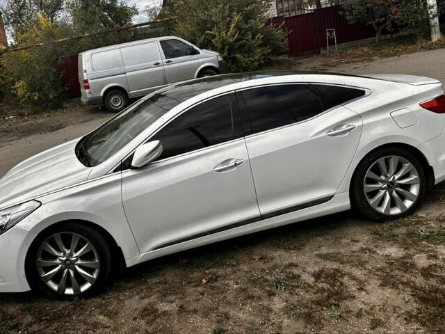 Белый Хендай Азера, объемом двигателя 3 л и пробегом 120 тыс. км за 10500 $, фото 9 на Automoto.ua