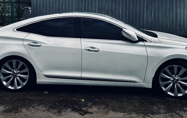 Белый Хендай Азера, объемом двигателя 3 л и пробегом 120 тыс. км за 10500 $, фото 7 на Automoto.ua