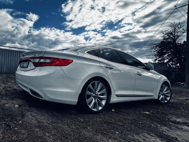 Белый Хендай Азера, объемом двигателя 3 л и пробегом 120 тыс. км за 10500 $, фото 16 на Automoto.ua