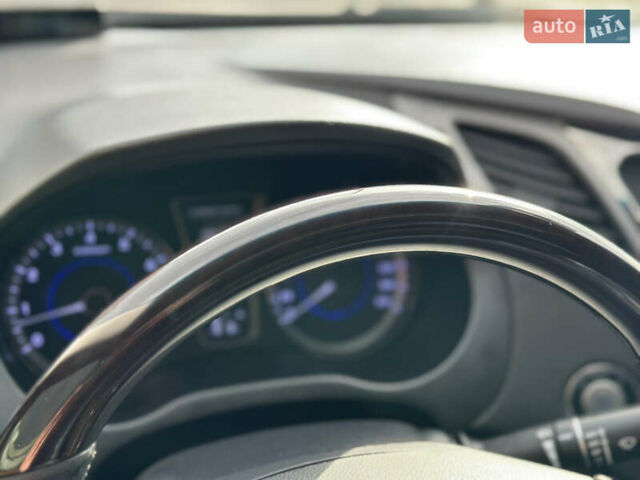 Белый Хендай Азера, объемом двигателя 3 л и пробегом 120 тыс. км за 11500 $, фото 19 на Automoto.ua