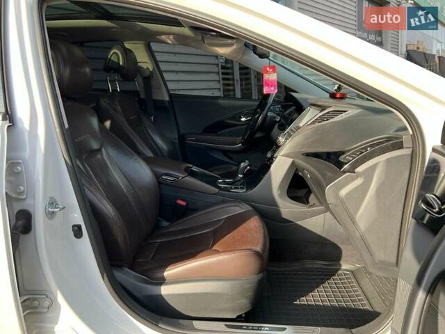 Белый Хендай Азера, объемом двигателя 3 л и пробегом 173 тыс. км за 13499 $, фото 21 на Automoto.ua