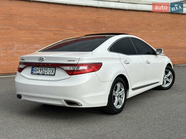 Белый Хендай Азера, объемом двигателя 3 л и пробегом 120 тыс. км за 11500 $, фото 8 на Automoto.ua