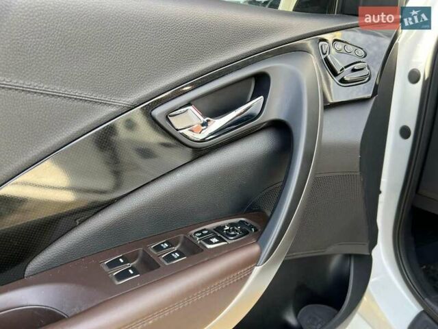 Белый Хендай Азера, объемом двигателя 3 л и пробегом 173 тыс. км за 13499 $, фото 29 на Automoto.ua