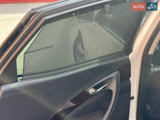 Белый Хендай Азера, объемом двигателя 3 л и пробегом 120 тыс. км за 11500 $, фото 32 на Automoto.ua