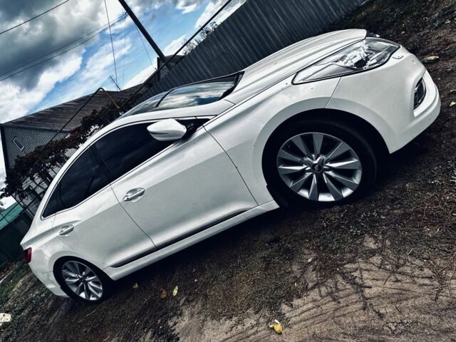 Белый Хендай Азера, объемом двигателя 3 л и пробегом 120 тыс. км за 10500 $, фото 14 на Automoto.ua