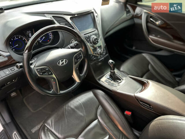 Белый Хендай Азера, объемом двигателя 3 л и пробегом 120 тыс. км за 11500 $, фото 11 на Automoto.ua