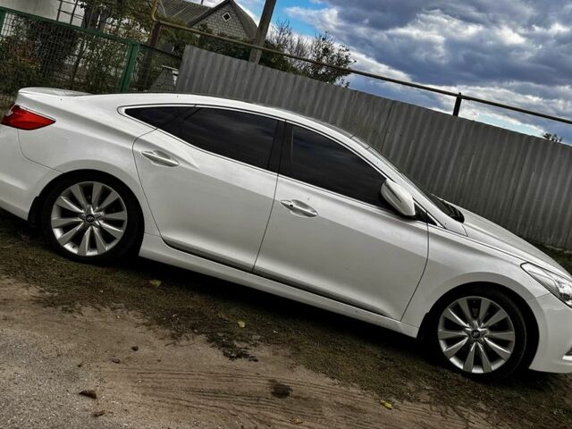 Белый Хендай Азера, объемом двигателя 3 л и пробегом 120 тыс. км за 10500 $, фото 6 на Automoto.ua