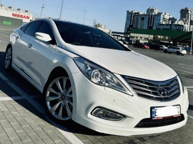 Белый Хендай Азера, объемом двигателя 3 л и пробегом 120 тыс. км за 10500 $, фото 18 на Automoto.ua