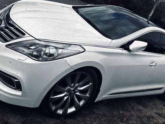 Белый Хендай Азера, объемом двигателя 3 л и пробегом 120 тыс. км за 10500 $, фото 10 на Automoto.ua