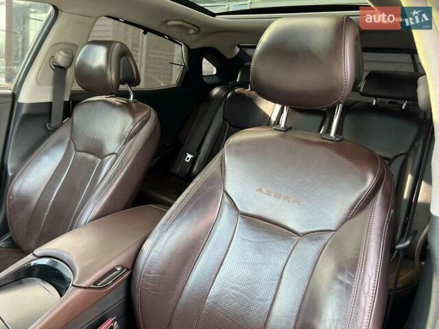 Белый Хендай Азера, объемом двигателя 3 л и пробегом 173 тыс. км за 13499 $, фото 20 на Automoto.ua