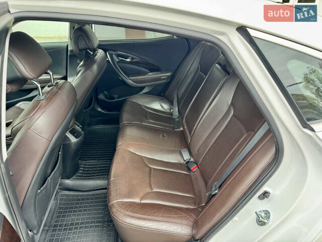 Белый Хендай Азера, объемом двигателя 3 л и пробегом 144 тыс. км за 11800 $, фото 28 на Automoto.ua