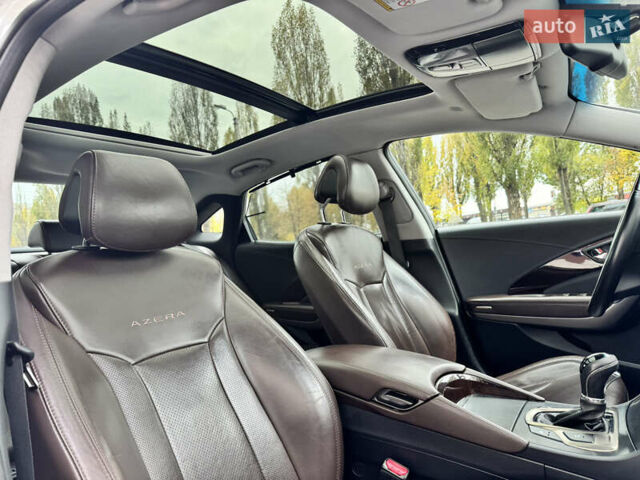 Белый Хендай Азера, объемом двигателя 3 л и пробегом 144 тыс. км за 11800 $, фото 34 на Automoto.ua