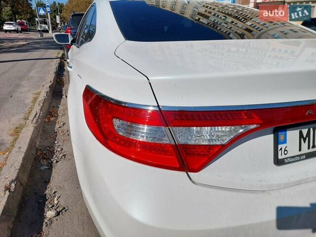 Белый Хендай Азера, объемом двигателя 3.3 л и пробегом 164 тыс. км за 11000 $, фото 13 на Automoto.ua