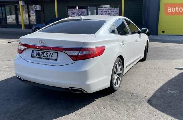 Белый Хендай Азера, объемом двигателя 3.3 л и пробегом 164 тыс. км за 11000 $, фото 2 на Automoto.ua