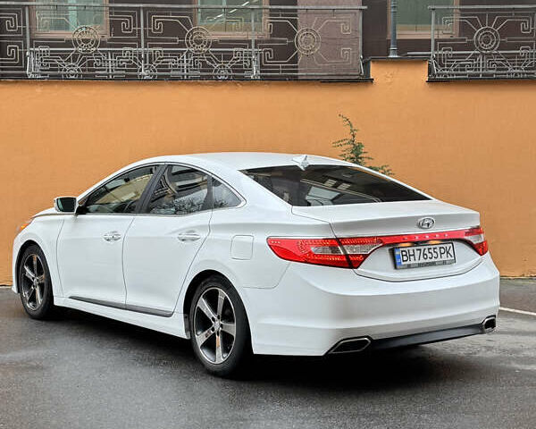 Білий Хендай Азера, об'ємом двигуна 3.34 л та пробігом 178 тис. км за 10800 $, фото 9 на Automoto.ua